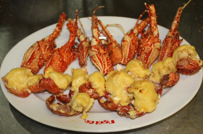 Tôm bỏ lò nướng pho mai - món ngon từ Vị Biển - ảnh 1